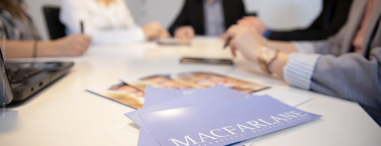 Fünf Tipps für professionelle Übersetzungen. Was Du darüber wissen musst, um von Anfang an eine wertvolle Investition in professionelle Übersetzungen ohne Ärger und Missverständnisse zu machen.